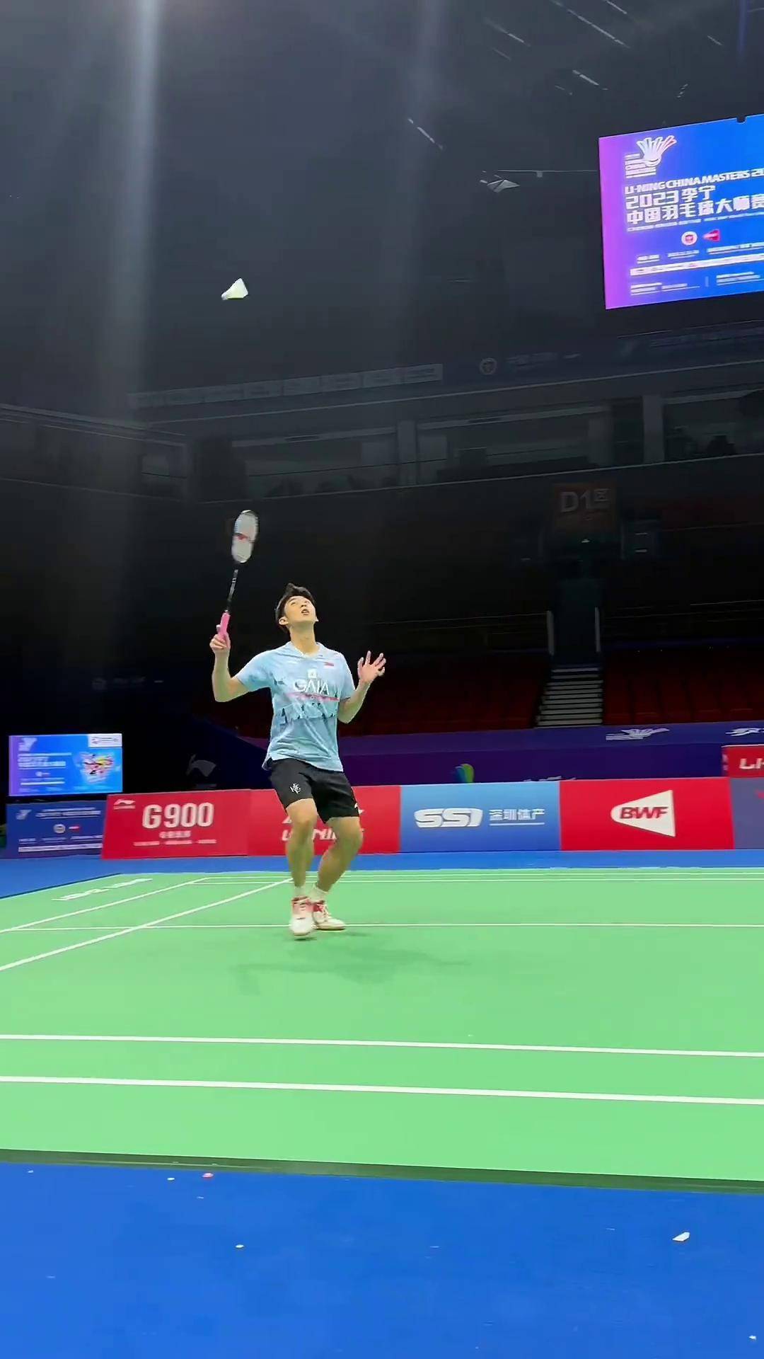 能踢右边锋 能踢右边锋